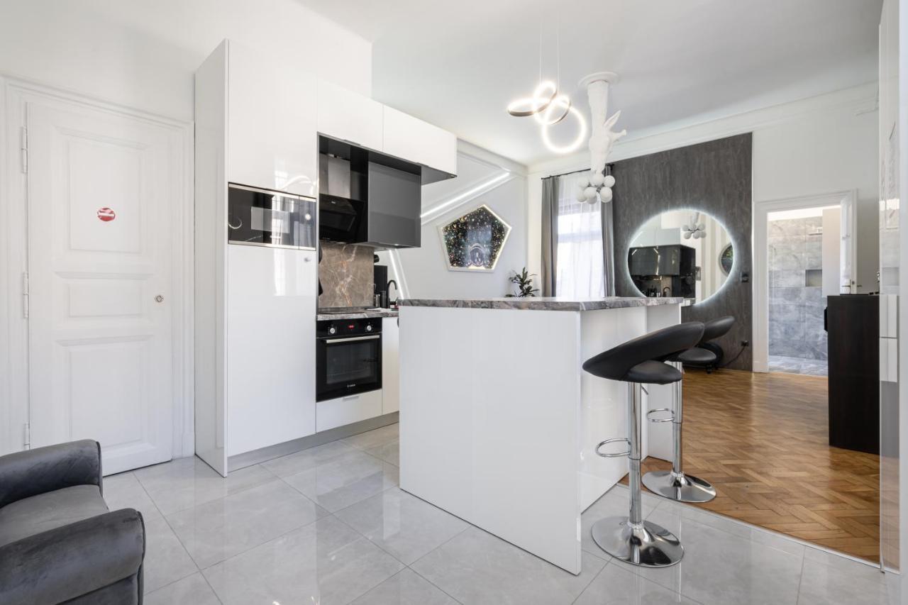Galaxy Cube Apartment บูดาเปสต์ ภายนอก รูปภาพ