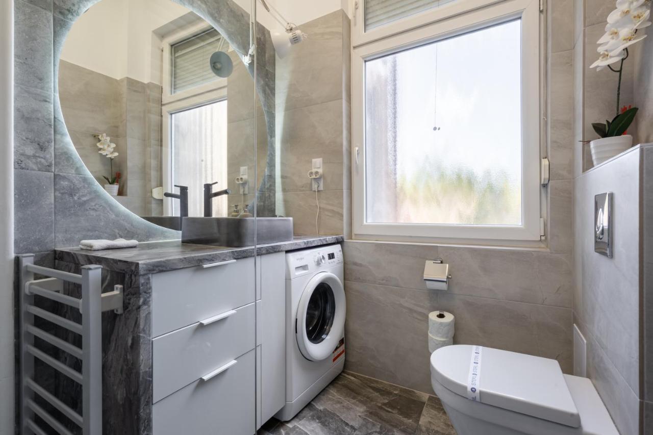 Galaxy Cube Apartment บูดาเปสต์ ภายนอก รูปภาพ