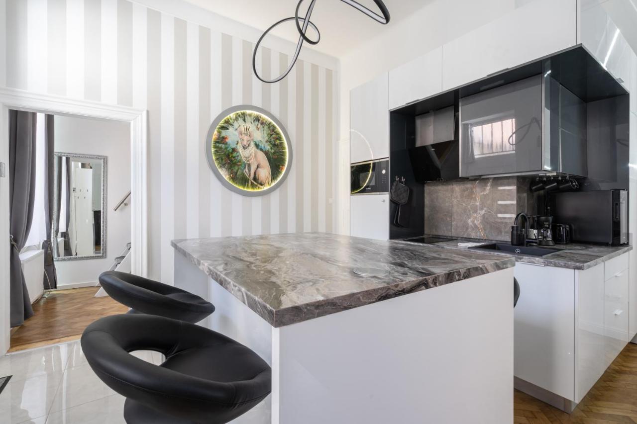 Galaxy Cube Apartment บูดาเปสต์ ภายนอก รูปภาพ