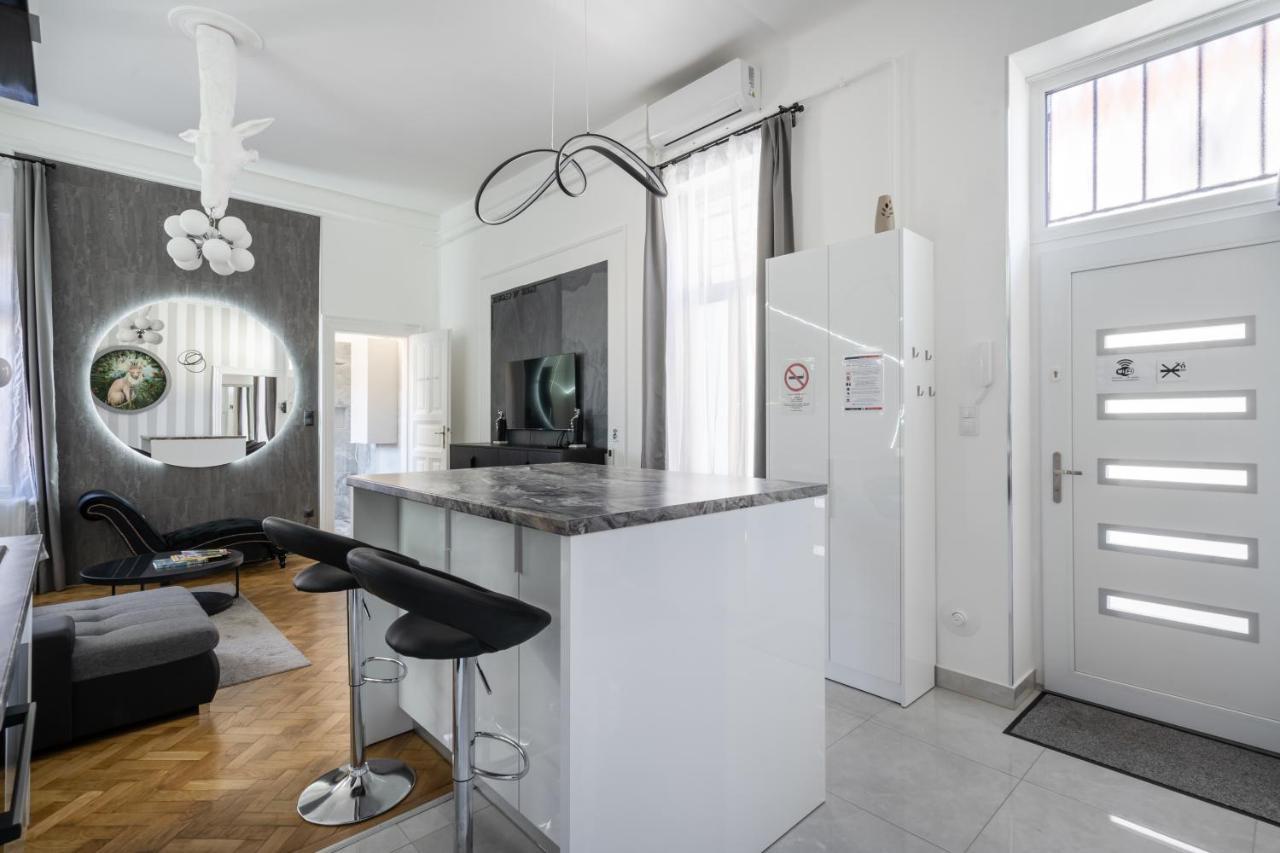 Galaxy Cube Apartment บูดาเปสต์ ภายนอก รูปภาพ